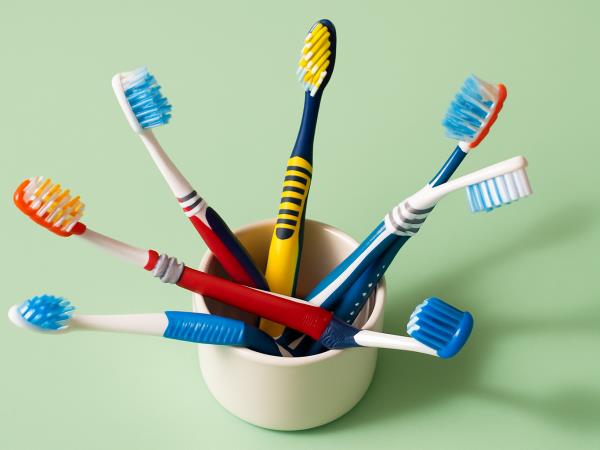 Resnica o zobnih ščetkah