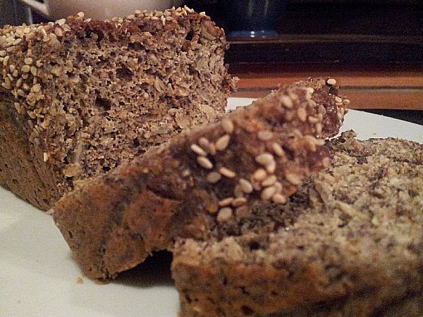 Beljakovinski kruh iz semen