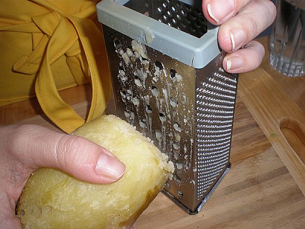 Pozabljena čarobnost krompirjevega soka: zakaj ga je vredno izvleči iz pozabe