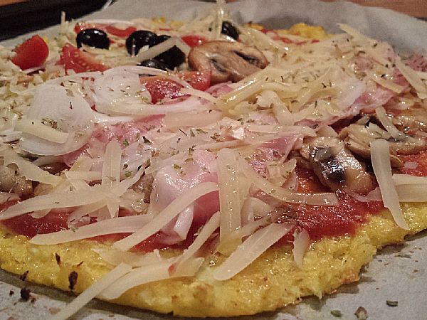 Ko cvetača postane testo: pica brez glutena, ki bo presenetila vse