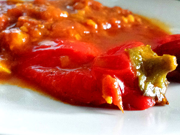 Pečena paprika v paradižnikovi omaki