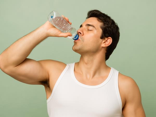 Kaj moramo vedeti o vodi v plastenkah