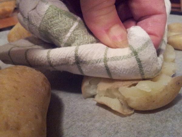 Zakaj pravega gurmana krompir nikoli ne bo videl lupiti – in zakaj je ta recept dokaz