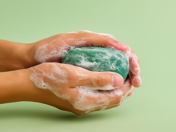 Umivanje rok proti gripi ne pomaga