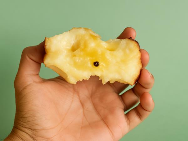 Jejte sadje pred obroki in hujšajte