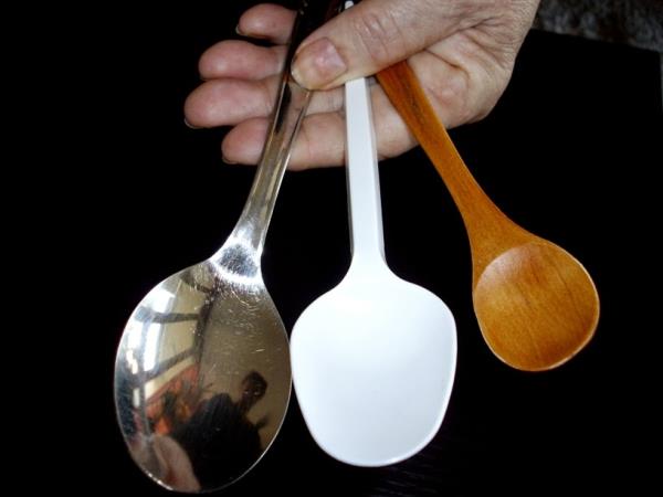 Kovinska, plastična ali lesena žlica: katera vam tiho škoduje in katero uporablja polovica sveta?