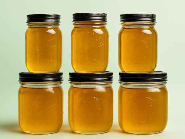 Naučite se ločevati naravni med od umetnega