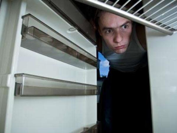 Hrano, ki jo lahko ponoči kradete iz hladilnika