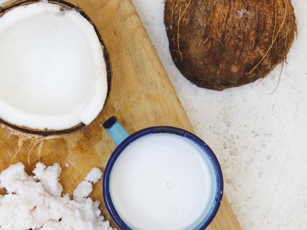 Zakaj je dobro kokosovo mleko in kako ga lahko sami naredite