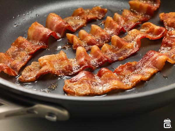 Slanina za zajtrk: 5 znanstveno podprtih razlogov, zakaj si jo privoščiti dopoldne