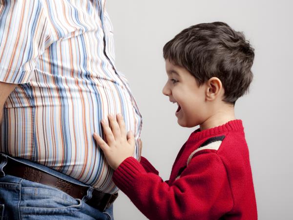 Jedo kot praljudje in grizejo glino