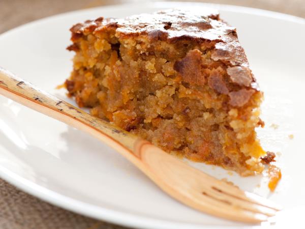 Preprost korenčkov kolač