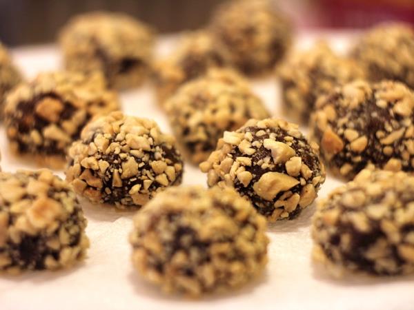 Kroglice s kikirikijem