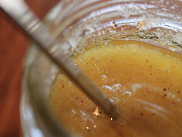 Vas muči kašelj? Naredite svoj domači sirup!