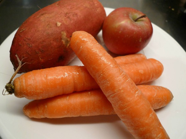 Sok jabolka, krompirja in korenja