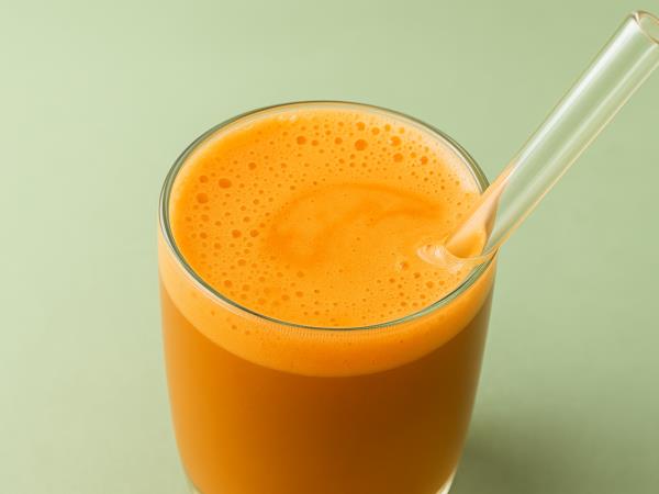 Starodavni napitek iz kurkume in ingverja: ali res pomaga pri sklepih in vnetjih?