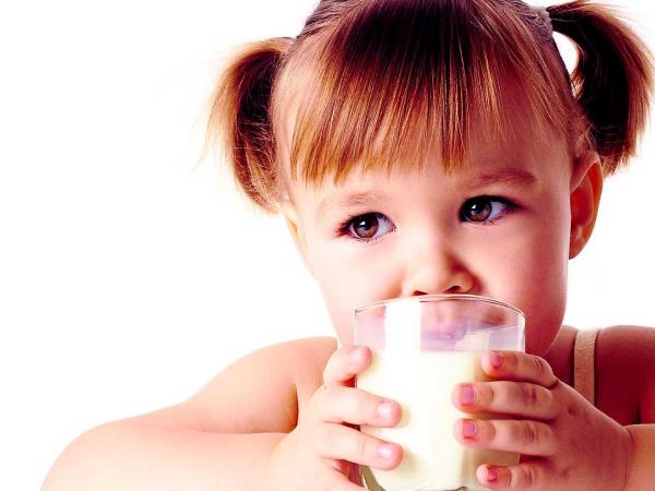 Kaj je bolj zdravo: mleko ali jogurt?