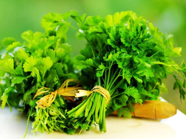3 nasveti, ki vas bodo presenetili, kako uporabiti peteršilj
