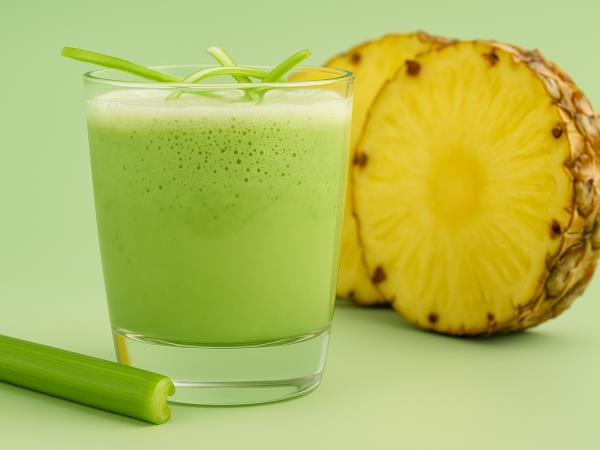 Kaj lahko naredite iz ananasa in zelene?