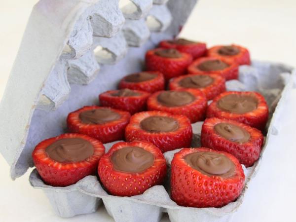 Polnjene jagode s čokolado