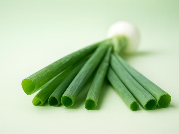 3 čudeže uporabe mlade čebule