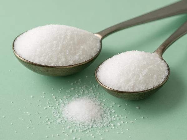 Kaj se zgodi, če pred spanjem pojeste žličko soli in sladkorja?