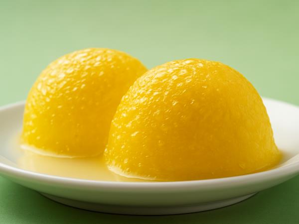 Zakaj bi morali limono pred uporabo vedno zamrzniti? Odgovor tiči v delu, ki ga večina zavrže