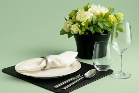 5 najpogostejših  napak, ki jih delamo za mizo