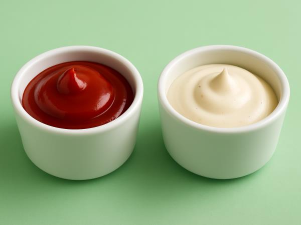 Zakaj bi morali kečap, majonezo in kislo smetano črtati iz jedilnikov?