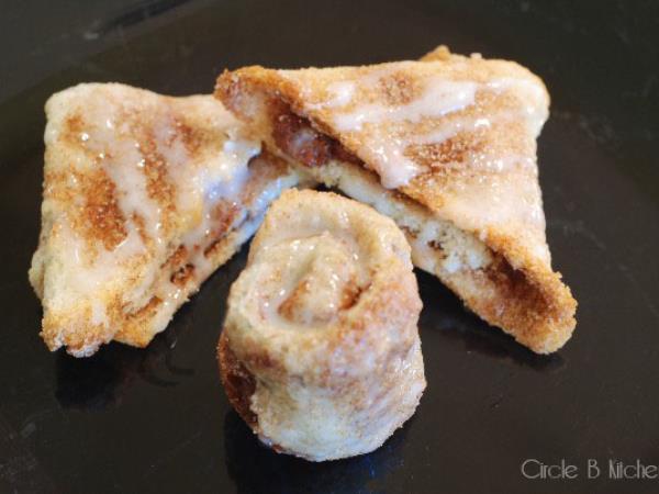Cimetove rolice iz toasta z le 3 sestavinami: preprost recept, ki ga zmore vsak