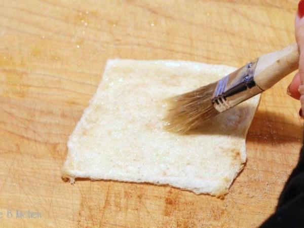 Cimetove rolice iz toasta z le 3 sestavinami: preprost recept, ki ga zmore vsak