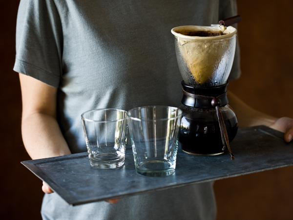 Zakaj ne bi smeli piti kave, ko je zunaj 39 stopinj?