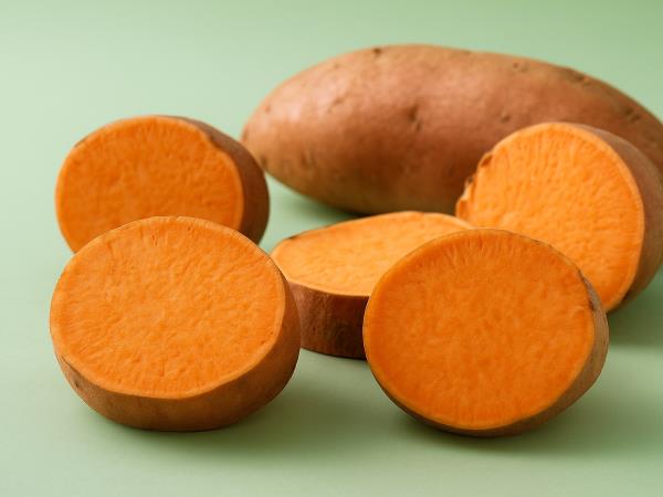 Je sladki krompir res boljši od navadnega?