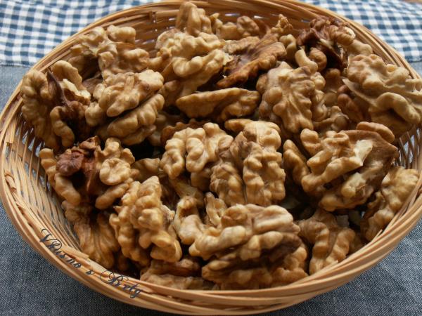 Pojejte 4–6 orehovih polovičk pred obrokom in že pojeste manj – brez diet in odrekanja