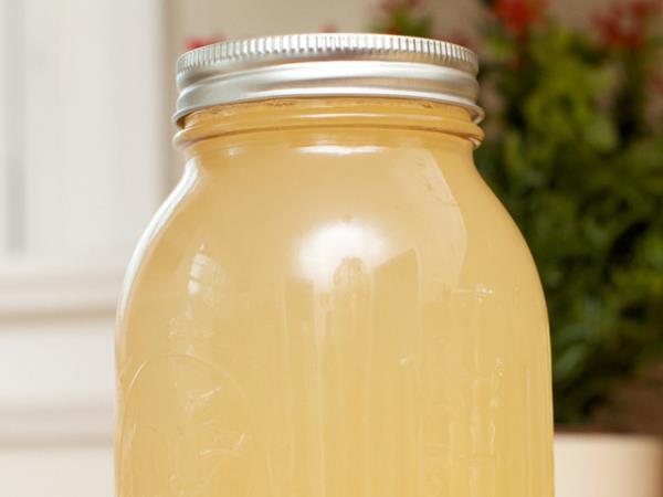 Zanimiva kombinacija kisa, česna in medu