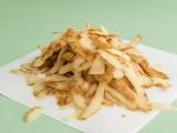 Krompirjevi olupki: 4 ljudske uporabe, ki so jih poznale že naše babice