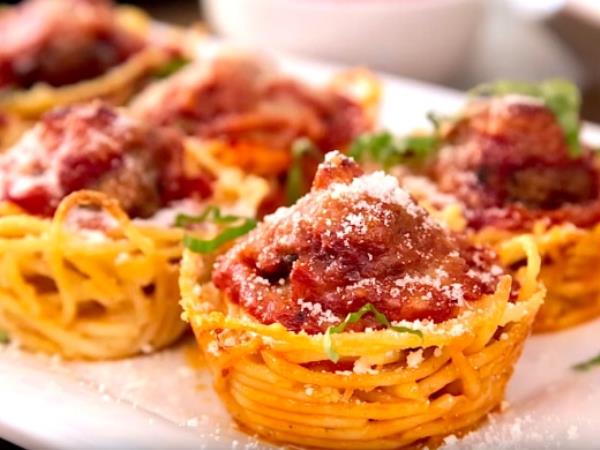 Košarice iz špagetov z mesnimi kroglicami