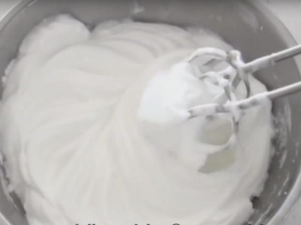 Torta iz samo dveh sestavin? Da, res gre – in v pečici je pripravljena v 30 minutah!