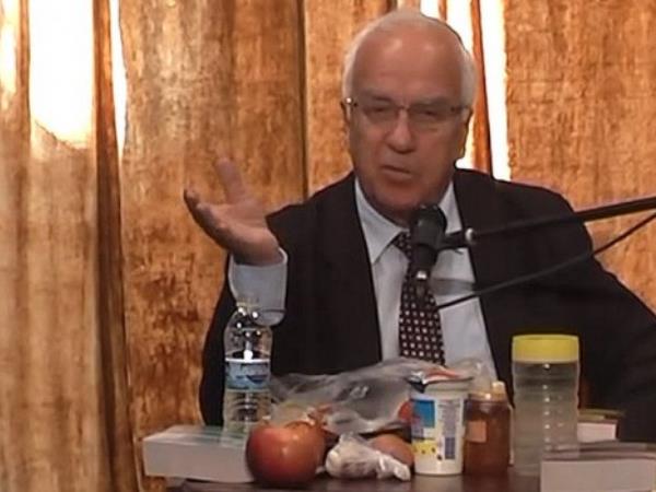 Zdravnik, ki trdi, da je odkril recept proti raku, a ga nihče ne posluša