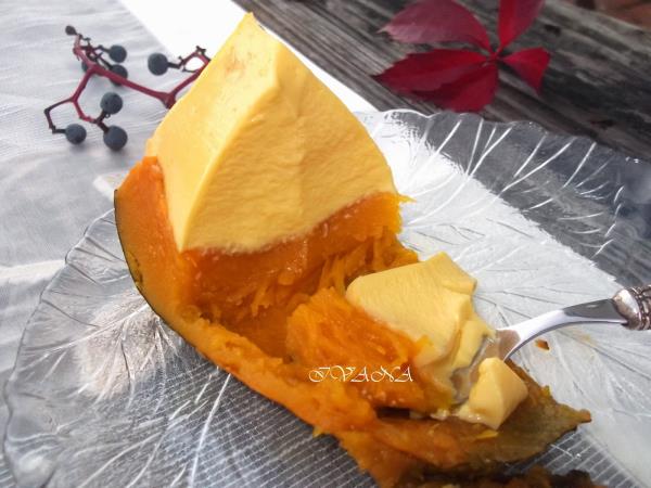 Buča, polnjena z jajčno kremo: jesenski recept, ki bo navdušil vso družino