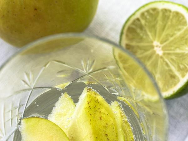 Tri sestavine, en napitek: zeleni smoothie, ki ga priporoča že stara modrost