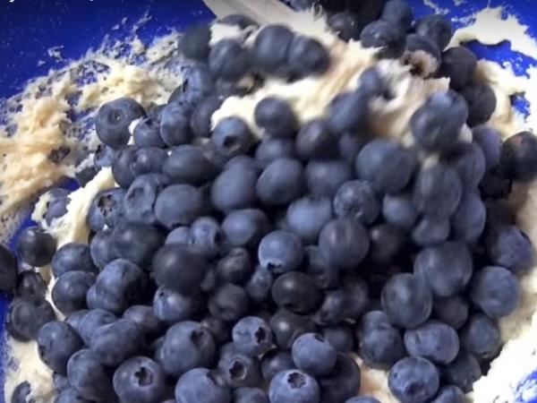 Donatsi z borovnicami, ki jih spečete v 10 minutah: recept, ki bo postal vaš novi favorit