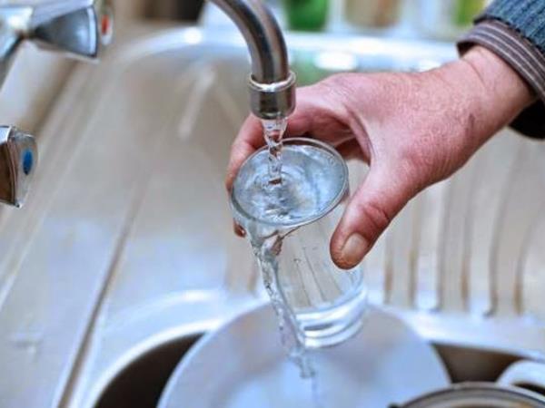 Ali veste, kdaj piti hladno in kdaj mlačno vodo?