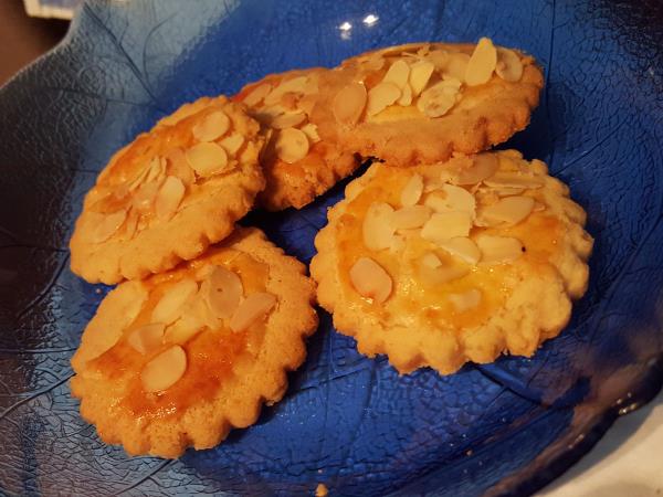 Anini mandljevi keksi, ki se topijo kot med