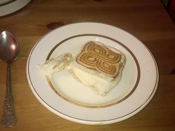 Bananina skutina torta brez pečenja: sladka skrivnost, ki jo lahko naredite v manj kot uri