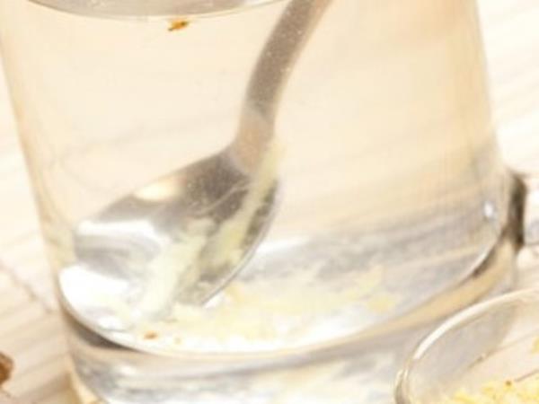 Odpravlja strupe, topi maščobe in znižuje pritisk