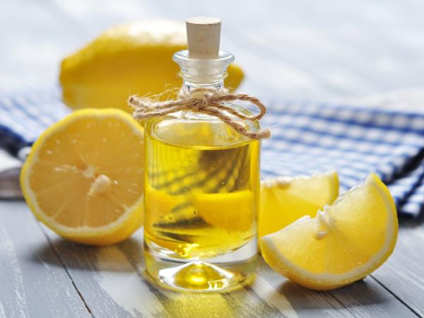 Kaj se zgodi, če zjutraj spijete olivno olje z limono?