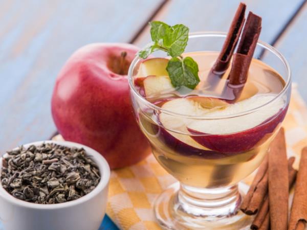Jabolka + cimet + voda: recept za napitek, ki bo razjezil producente drage prehrane za hujšanje