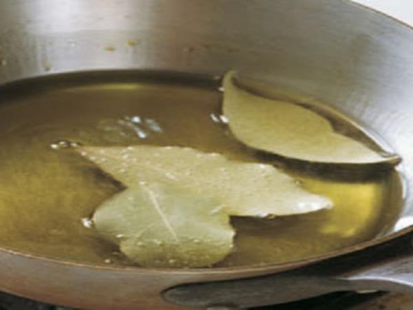 Presenetljiva kombinacija lovorja in olivnega olja