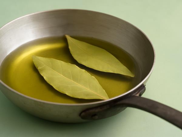 Presenetljiva kombinacija lovorja in olivnega olja